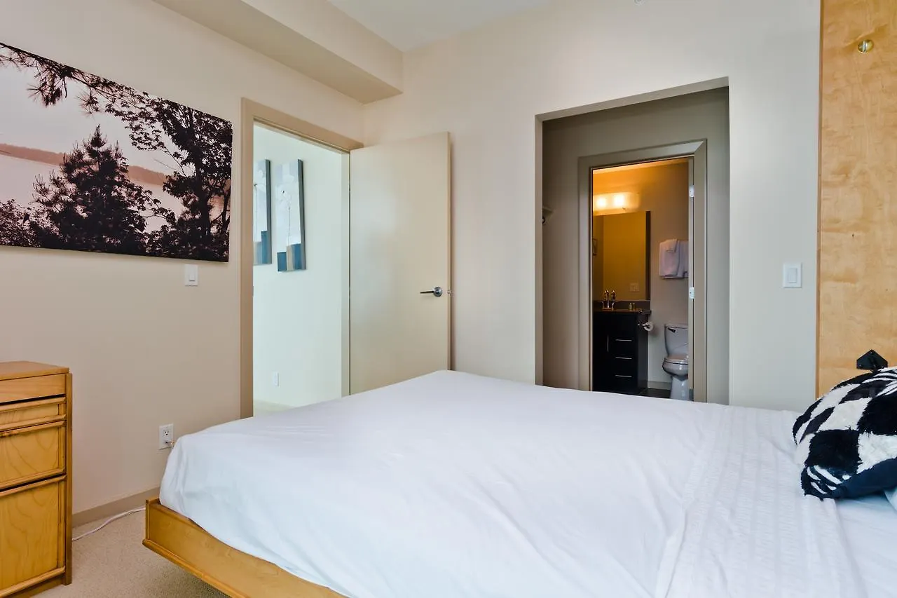 Suite Digs Vetro YYC 0*,