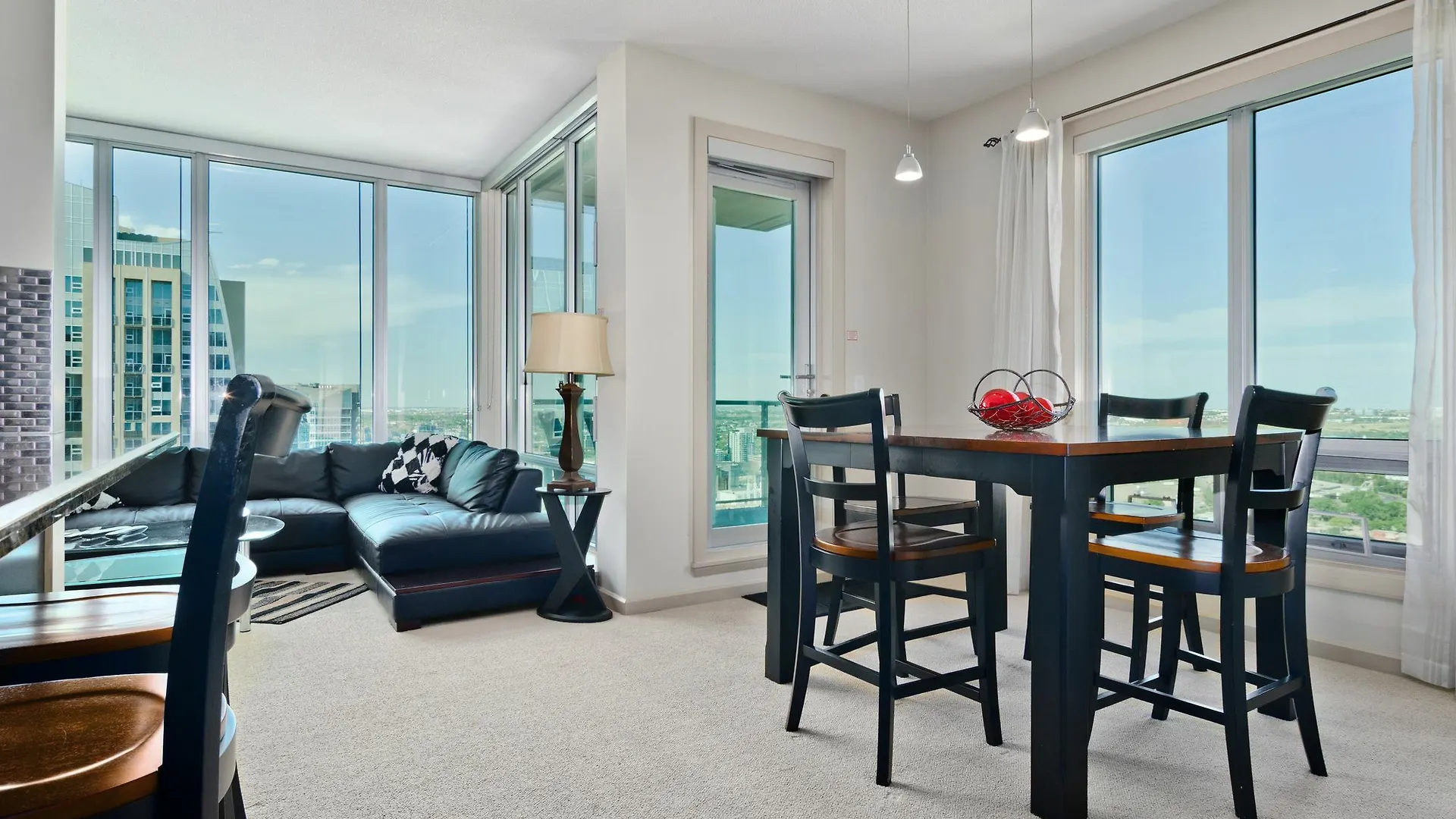 Lägenhet Suite Digs Vetro YYC Kanada